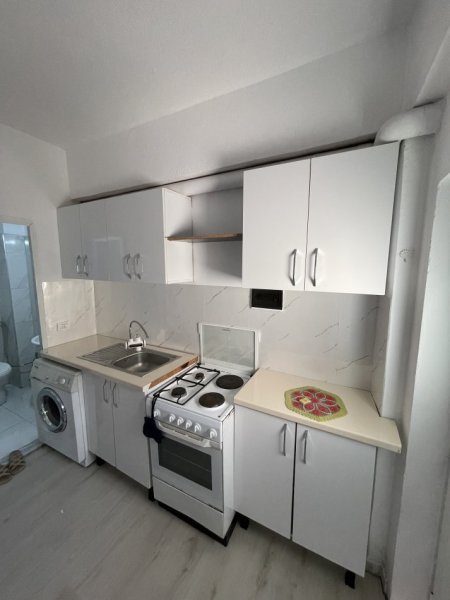 Tirane, jepet me qera shtepi 1+1 Kati 0, 30 m² 300 € (Rruga Halil Aga)