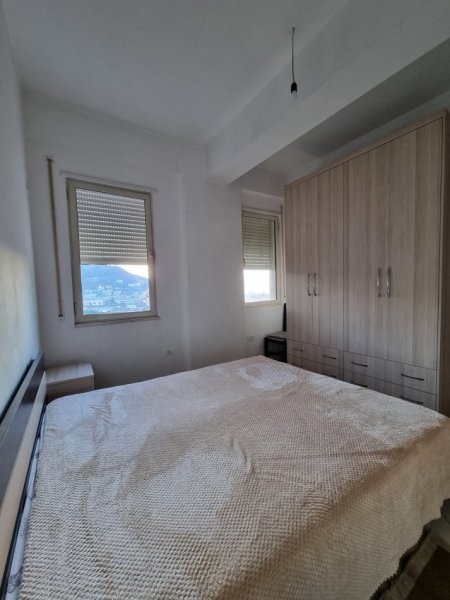 Tirane, jepet me qera apartament 2+1+Ballkon Kati 7, 92 m² 550 € (Rruga Bedri Karapici Perball Amerikan 3)