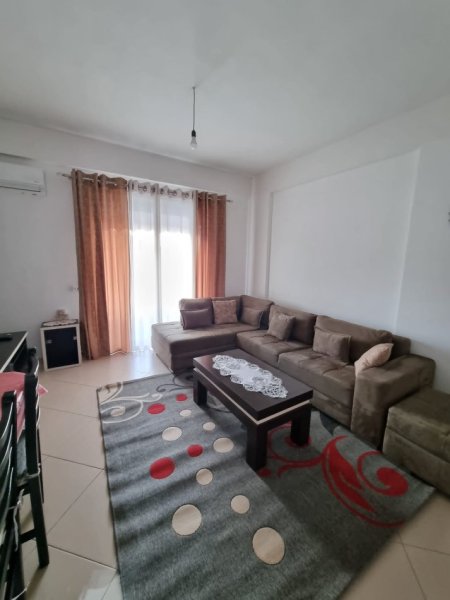 Tirane, jepet me qera apartament 2+1+Ballkon Kati 7, 92 m² 550 € (Rruga Bedri Karapici Perball Amerikan 3)