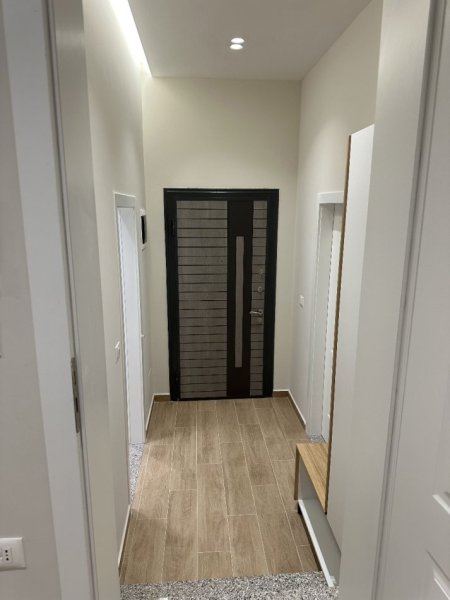 Tirane, jepet me qera apartament 1+1 Kati 8, 70 m² 600 € 