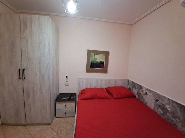 Tirane, jepet me qera apartament 1+1 Kati 1, 40 m² 300 € (Rruga ferit xhajko)
