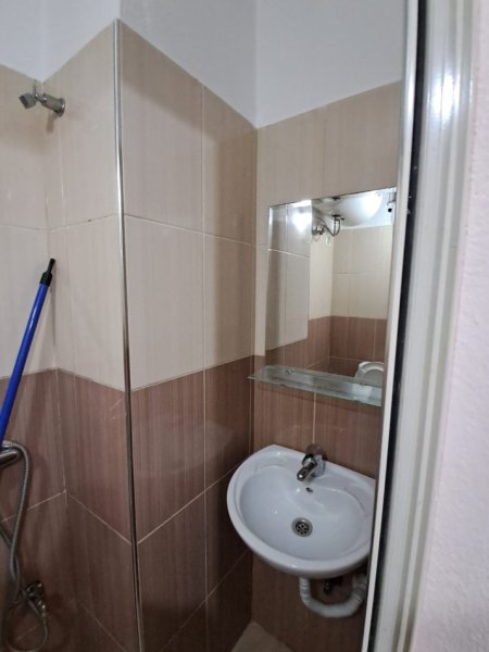 Tirane, jepet me qera apartament 1+1 Kati 1, 40 m² 300 € (Rruga ferit xhajko)