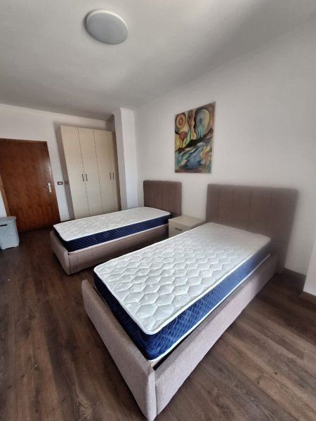 Tirane, shes Krevate tek me dyshek cmimi 20 000 lek 200 €
