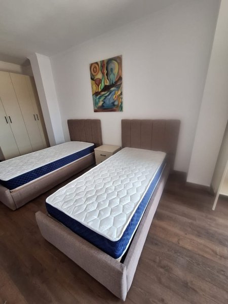 Tirane, shes Krevate tek me dyshek cmimi 20 000 lek 200 €