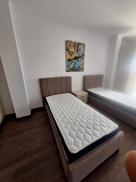 Tirane, shes Krevate tek me dyshek cmimi 20 000 lek 200 €