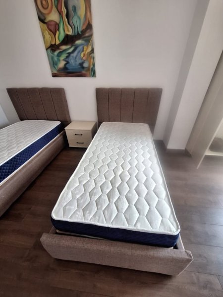 Tirane, shes Krevate tek me dyshek cmimi 20 000 lek 200 €