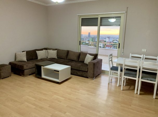 Tirane, jepet me qera apartament+verande | Penthouse 2+1+Aneks+Ballkon Kati 4, 140 m² 450 € (Rruga Fuat Toptani)