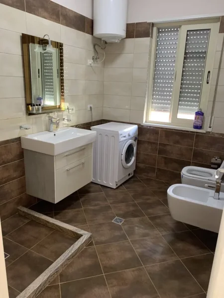 Tirane, jepet me qera apartament+verande | Penthouse 2+1+Aneks+Ballkon Kati 4, 140 m² 450 € (Rruga Fuat Toptani)