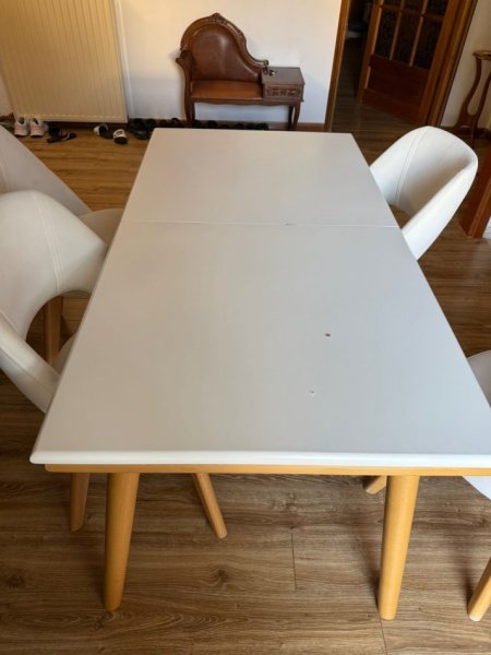 Berat, shes Shes tavolinë me përmasa 80 me 150 bashkë me karrige 251 €