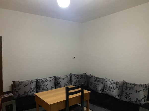 Tirane, jepet me qera apartament 1+1 Kati 0, 54 m² 250 € (ne rrugen 5 Maji Tirane.)