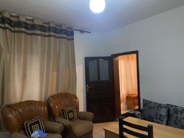 Tirane, jepet me qera apartament 1+1 Kati 0, 54 m² 250 € (ne rrugen 5 Maji Tirane.)