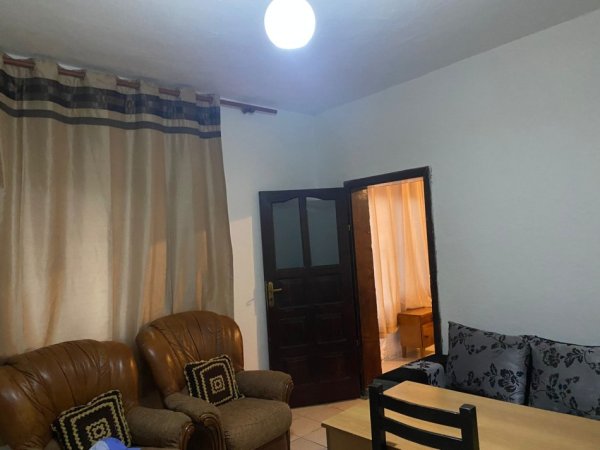 Tirane, jepet me qera apartament 1+1 Kati 0, 54 m² 250 € (ne rrugen 5 Maji Tirane.)