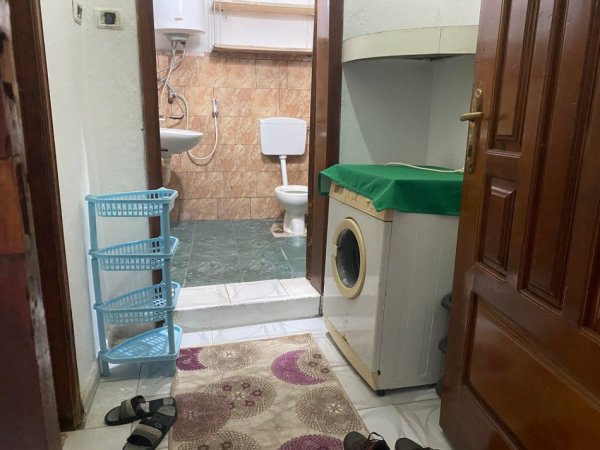 Tirane, jepet me qera apartament 1+1 Kati 0, 54 m² 250 € (ne rrugen 5 Maji Tirane.)