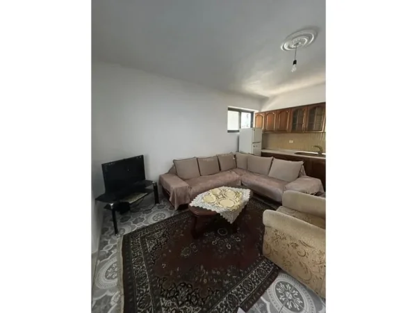 Tirane, jepet me qera apartament 2+1 Kati 1, 100 m² 450 € 