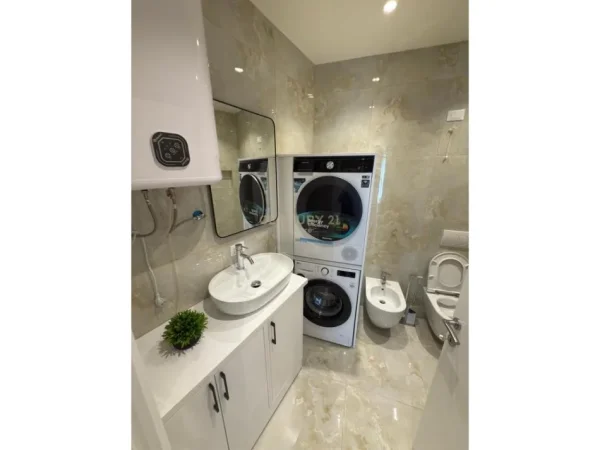 Tirane, jepet me qera apartament 2+1 Kati 9, 154 m² 850 € 