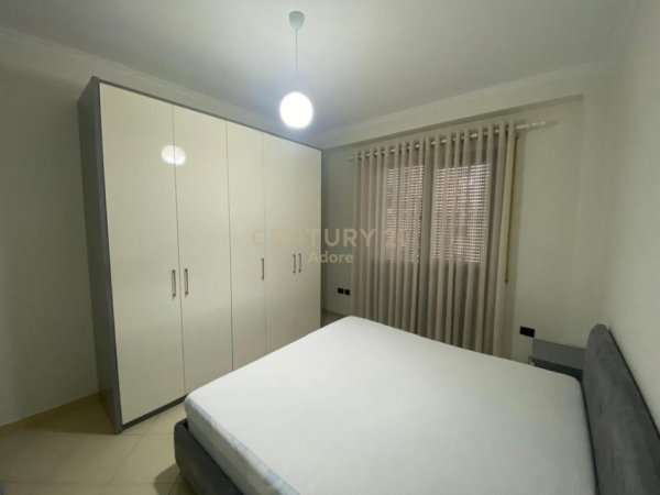 Tirane, jepet me qera apartament 2+1 Kati 5, 109 m² 1.000 € 