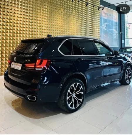 Durres, shes makine BMW X5 Nafte, blu e errët automatik Klima 15.500 €