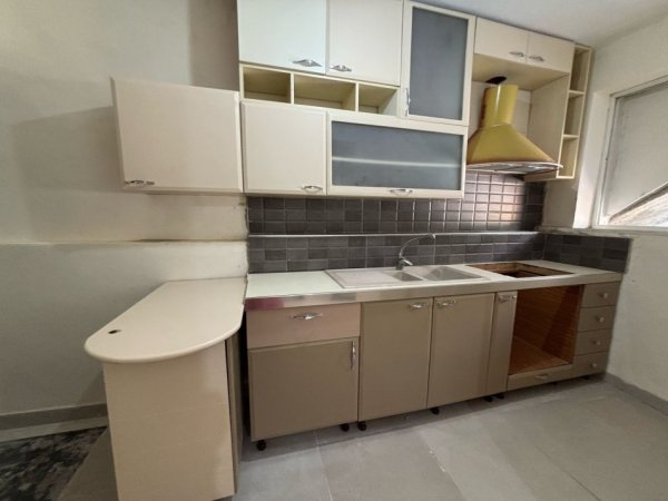 Tirane, jepet me qera apartament 2+1 Kati 1, 72 m² 450 € (Rruga “Haxhi Isuf Banka”,Selite, Tirane)