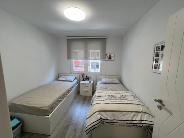Shqiperi, jepet me qera apartament 2+1+Ballkon Kati 3, 100 m² 1.100 € (Ish Blloku, Rruga Sami Frasheri)
