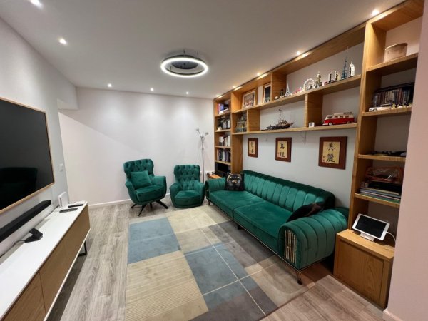 Shqiperi, jepet me qera apartament 2+1+Ballkon Kati 3, 100 m² 1.100 € (Ish Blloku, Rruga Sami Frasheri)