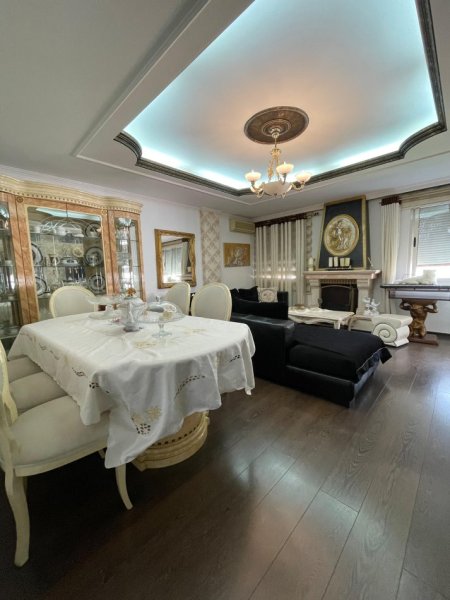Tirane, jepet me qera apartament 2+1+Ballkon Kati 7, 100 m² 1.100 € (Ish Blloku)