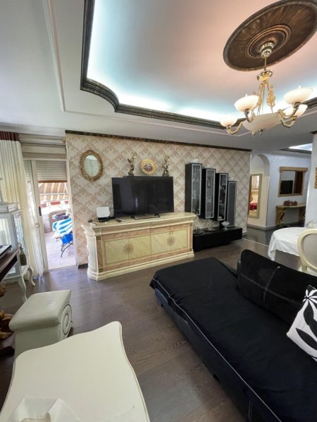 Tirane, jepet me qera apartament 2+1+Ballkon Kati 7, 100 m² 1.100 € (Ish Blloku)