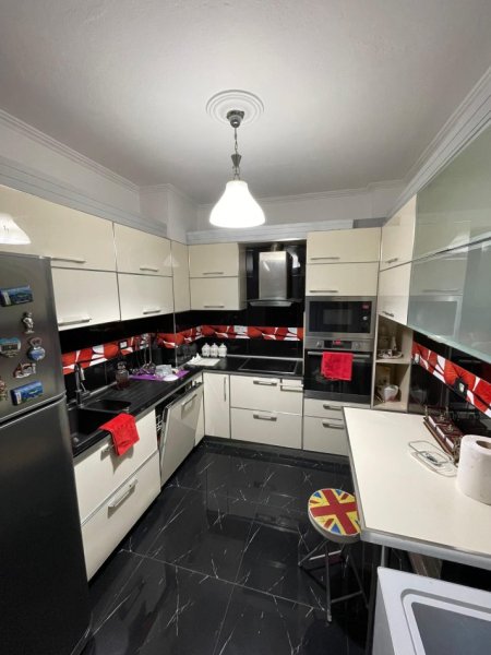 Tirane, jepet me qera apartament 2+1+Ballkon Kati 7, 100 m² 1.100 € (Ish Blloku)