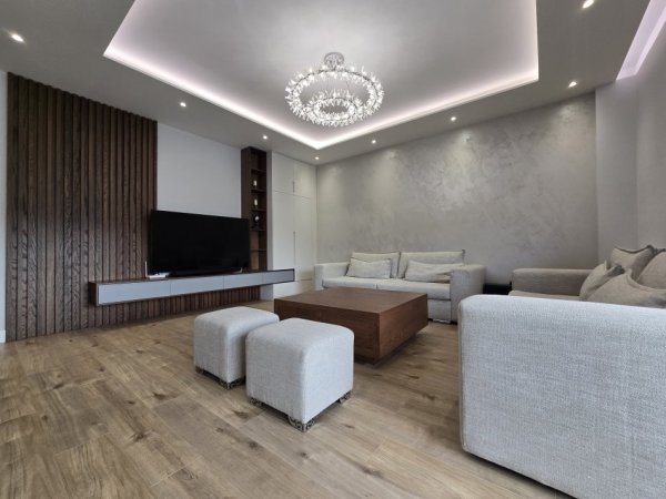 Tirane, jepet me qera apartament 3+1+Aneks+Ballkon Kati 2, 146 m² 2.300 € (teg)