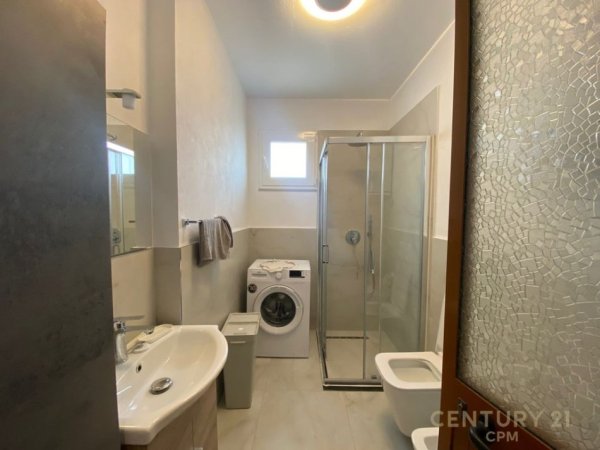 Tirane, jepet me qera apartament 2+1+Aneks+Ballkon Kati 5, 100 m² 750 € (Komuna e Parisit)