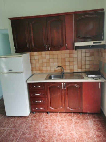 Tirane, jepet me qera Vile 1+1 , 35 m² (Fundi Rruges Burgut, Mbrapa Skrapit)