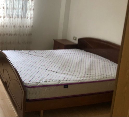 Tirane, jepet me qera garsonier 1+1 Kati 1, 30 m² (Mbrapa Skrapit, Fundi Rruges Burgut)