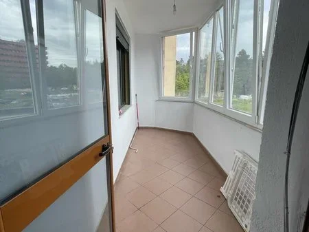 Tirane, jepet me qera apartament 2+1+2+Ballkon Kati 2, 84 m² 700 € (Liqeni Artificial)