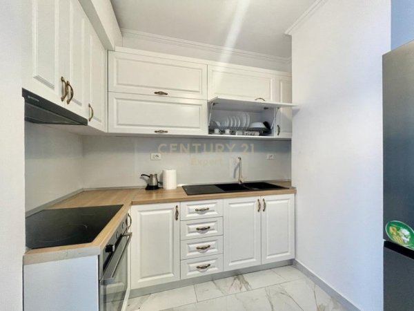 Tirane, jepet me qera apartament 1+1+Ballkon Kati 3, 52 m² 650 € (Rr. Ymer Kurti)