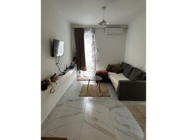 Tirane, jepet me qera apartament 1+1+Ballkon Kati 3, 52 m² 650 € (Rr. Ymer Kurti)