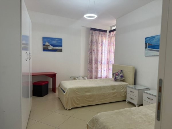 Tirane, jepet me qera apartament 2+1+Ballkon Kati 3, 600 € 