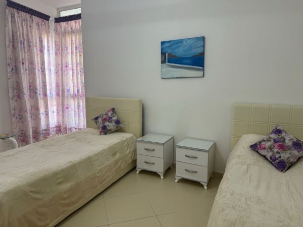 Tirane, jepet me qera apartament 2+1+Ballkon Kati 3, 600 € 