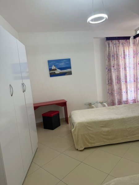 Tirane, jepet me qera apartament 2+1+Ballkon Kati 3, 600 € 