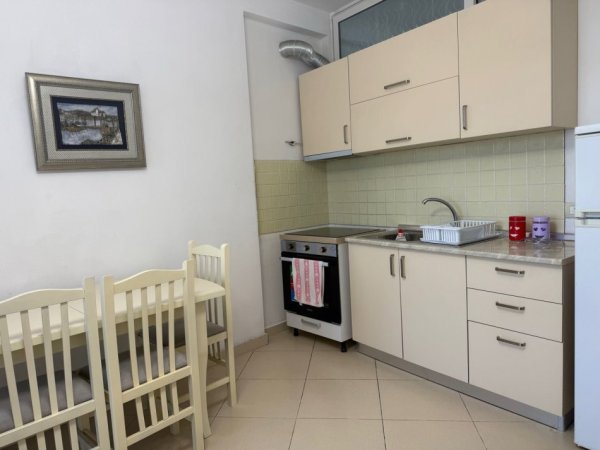Tirane, jepet me qera apartament 2+1+Ballkon Kati 3, 600 € 