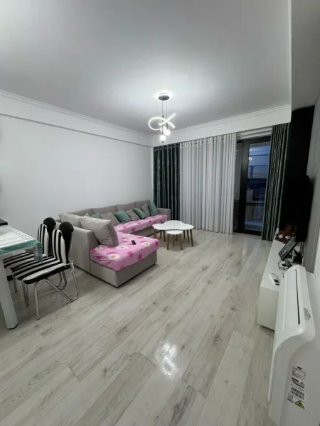 Tirane, jepet me qera apartament 2+1+Ballkon+🅿️ , 550 € (Astir, Urban Gate)
