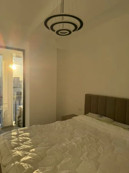 Tirane, jepet me qera apartament 2+1+Ballkon+🅿️ , 550 € (Astir, Urban Gate)