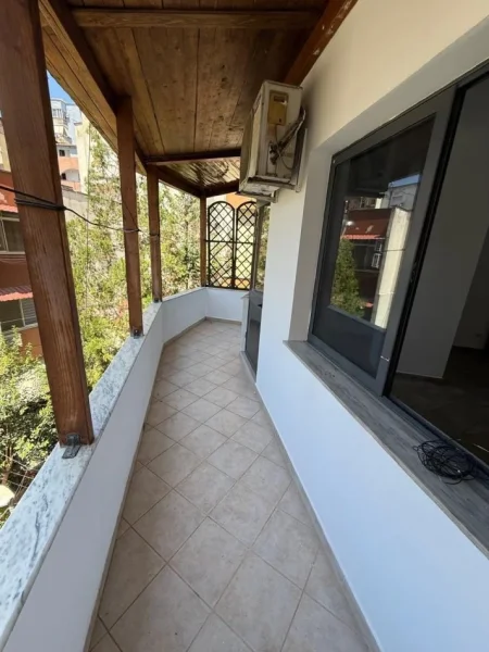 Tirane, shitet garsonier 1+1 Kati 3, 45 m² 110.000 € 