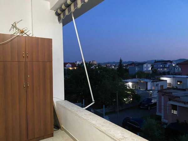Tirane, jepet me qera apartament 1+1+Ballkon Kati 1, 70 m² (Rruga Nen Tereza Kamez)