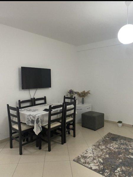 Tirane, jepet me qera apartament 1+1+Ballkon , 450 € (Astir,Kompleksi Sima-Com)