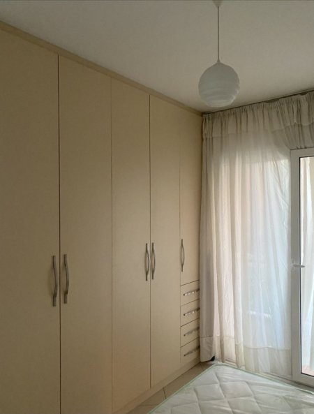 Tirane, jepet me qera apartament 1+1+Ballkon , 450 € (Astir,Kompleksi Sima-Com)