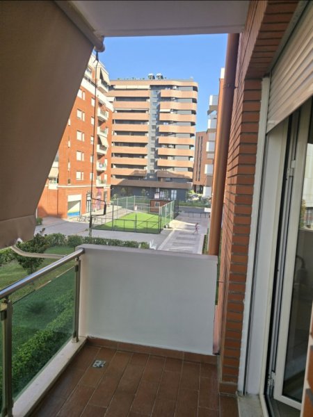 Tirane, jepet me qera apartament 1+1+Ballkon , 450 € (Astir,Kompleksi Sima-Com)