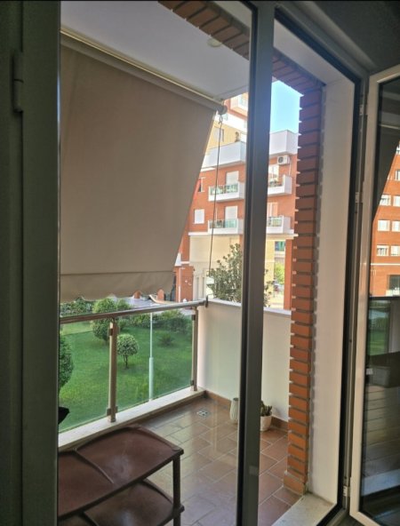 Tirane, jepet me qera apartament 1+1+Ballkon , 450 € (Astir,Kompleksi Sima-Com)