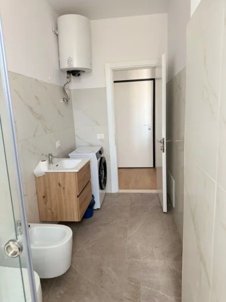 Tirane, jepet me qera apartament 1+1+Ballkon Kati 5, 62 m² 450 € (RRUGA SIRI KODRA)
