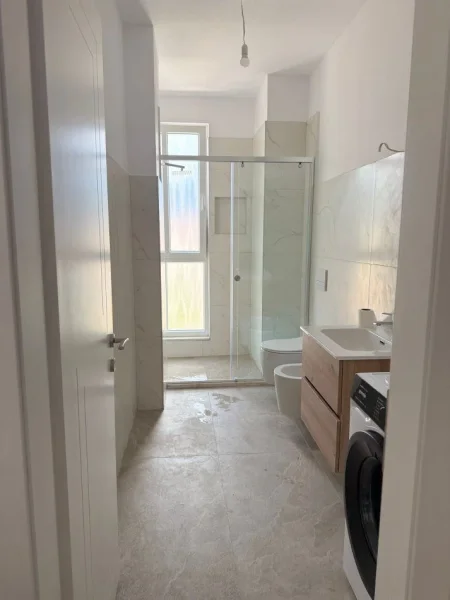 Tirane, jepet me qera apartament 1+1+Ballkon Kati 5, 62 m² 450 € (RRUGA SIRI KODRA)
