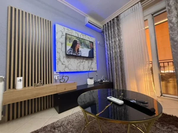 Tirane, jepet me qera apartament 2+1+Ballkon Kati 6, 100 m² 600 € 