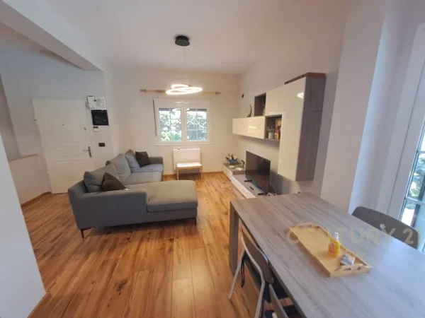 Durres, shes Vile 3+1 Kati 1, 272 m² 500.000 € (Qerret)